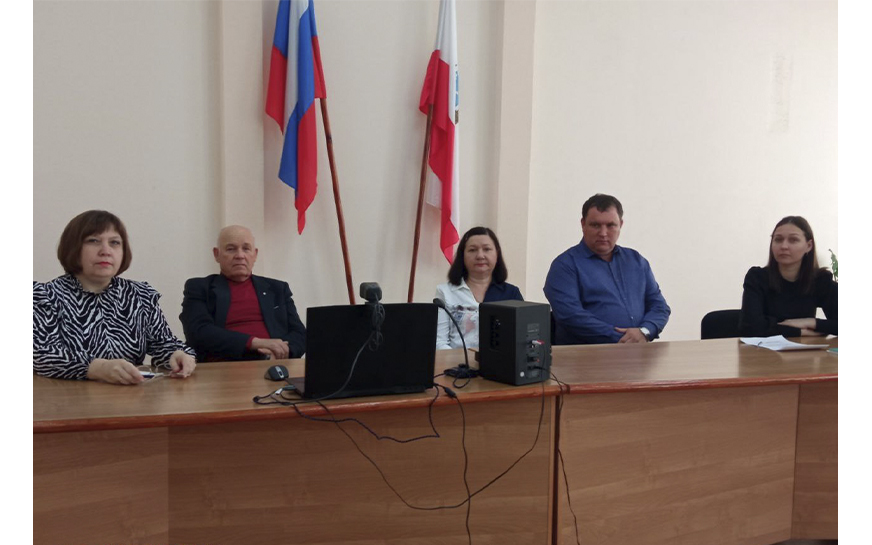 В администрации Пугачевского муниципального района в режиме ВКС состоялось заседание областной трёхсторонней комиссии.