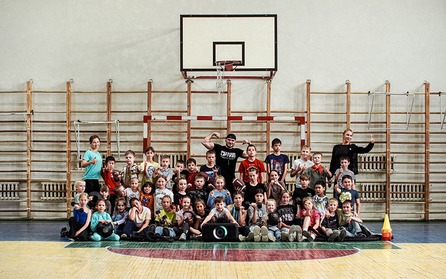 В пятницу, 20 июня, в рамках проекта «Территория спорта. Кроссфит-игры», прошла летняя открытая тренировка по кроссфиту с участием юных спортсменов МОУ «СОШ № 1 г.Пугачева имени Т.Г.Мазура»..