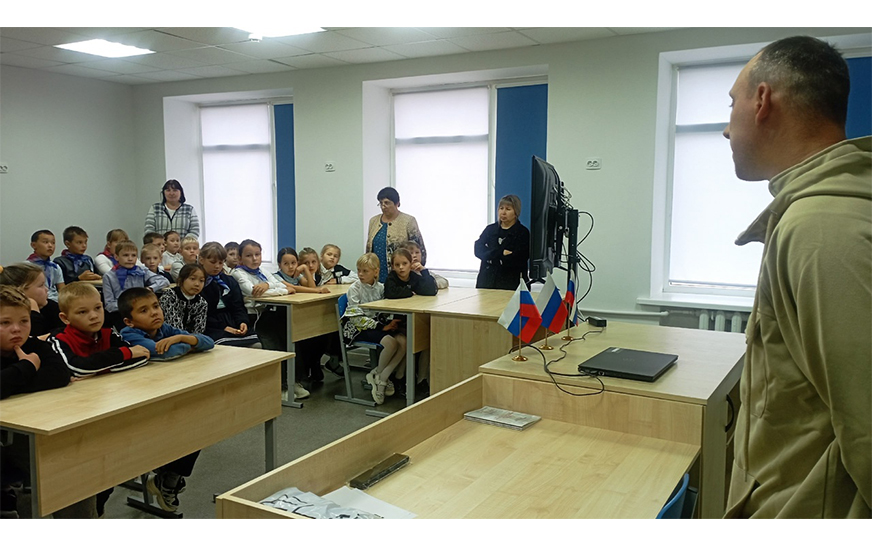 Встреча педагогов и обучающихся с участником специальной военной операции.