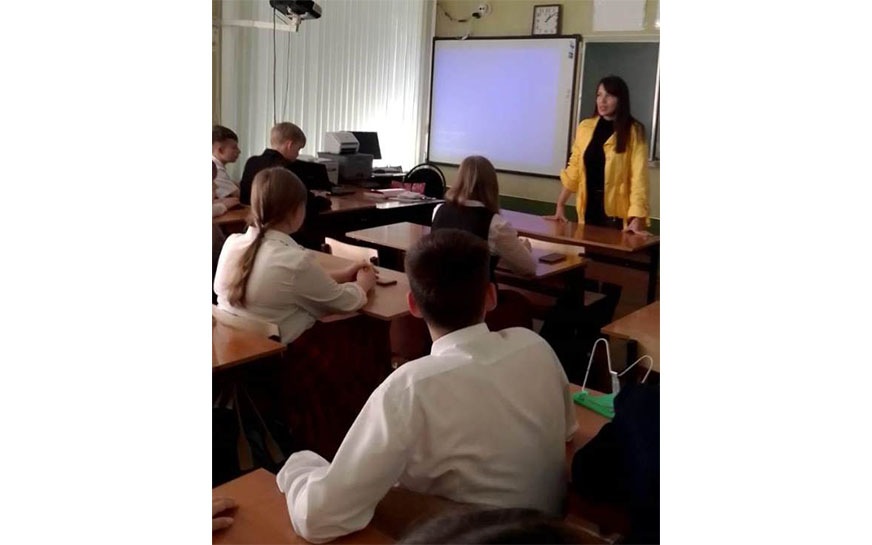 Психолог центра социального обслуживания Пугачевского района провела лекцию «Школьный буллинг».