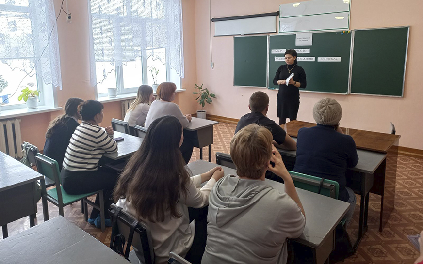 3 февраля в 9 классе МОУ " СОШ с.Карловка" состоялось родительское собрание "Выбор профессии - важное дело в жизни человека"..