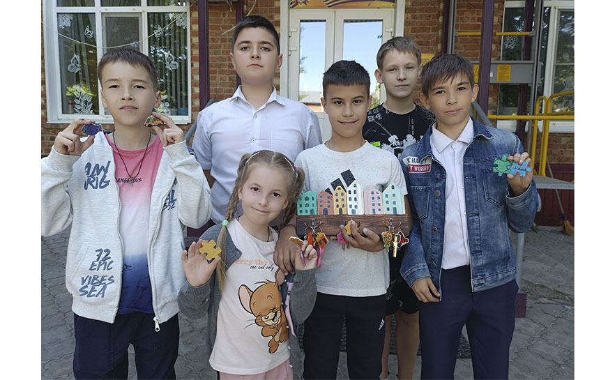Сувениры из дерева сделали в КЦСОН пугачевские школьники.