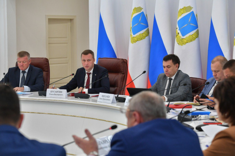 Губернатор Роман Бусаргин провел постоянно действующее совещание с руководителями министерств и ведомств Правительства области..