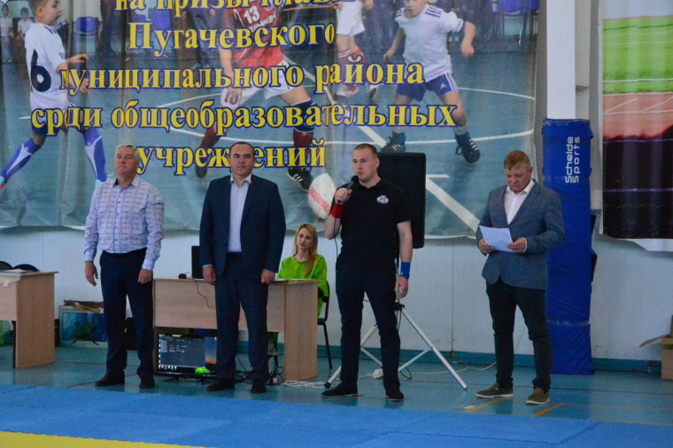 Глава Пугачевского муниципального района Алексей Янин рассказал, что 19 мая прошли межмуниципальные соревнования по рукопашному бою под девизом "Спорт - против терроризма"..