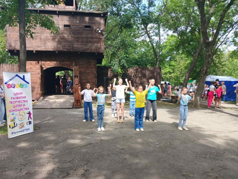 В день защиты детей, 1 июня, в городском парке культуры и отдыха им В.А.Важина педагоги Центра развития творчества детей и юношества провели мероприятие «Лето без интернета»..