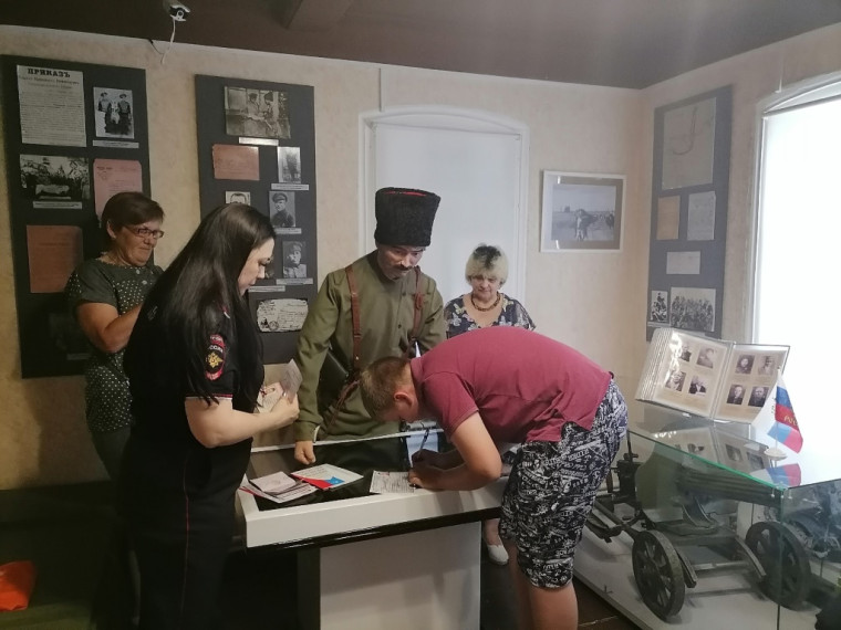 В Пугачевском мемориальном Доме-музее В.И. Чапаева прошло торжественное вручение паспортов..
