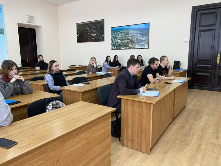 На прошедшей неделе состоялось первое заседание Молодёжного Совета Пугачевского муниципального района, которое прошло в конференц-зале администрации района..